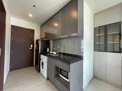 Luxury 2B Rental: Rhythm Asoke, Corner Unit Luxury 2B Rental: Rhythm Asoke, Corner Unit