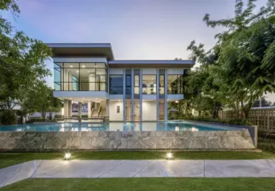 Unio Town Srinakarin Bangna｜近 MRT 的現代化聯排住宅