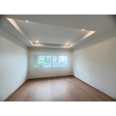 ขาย Town House 2 ชั้น ขนาด 2 ห้องนอน 2 ห้องน้ำ ถ.ประดิษฐ์มนูธรรม ใกล้ถนนใหญ่ พื้นที่ 17 ตรว. ใช้สอยได้ 100 ตรม. เพิ่งรีโนเวท พร้อมเข้ามาอยู่ได้เลย