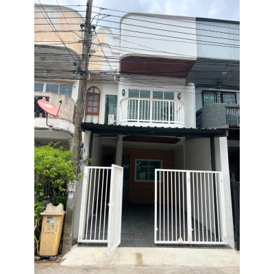 ขาย Town House 2 ชั้น ขนาด 2 ห้องนอน 2 ห้องน้ำ ถ.ประดิษฐ์มนูธรรม ใกล้ถนนใหญ่ พื้นที่ 17 ตรว. ใช้สอยได้ 100 ตรม. เพิ่งรีโนเวท พร้อมเข้ามาอยู่ได้เลย