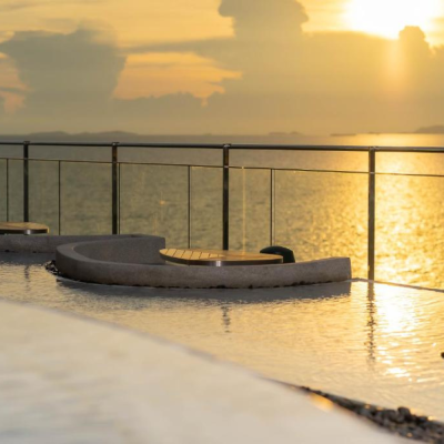 ขายอสังหาฯ โรงแรมหรูติดทะเล พร้อมหาดส่วนตัว ทำเลศักยภาพ “นาจอมเทียน พัทยา”      โรงแรมสูง 8 ชั้น ขนาดที่ดิน: 399 ตารางวา พร้อมห้องพักวิวทะเลจำนวนมาก     รองรับทั้งลูกค้าทัวร์ FIT กรุ๊ปสัมมนา และ Long Stay ได้อย่างครบวงจร
