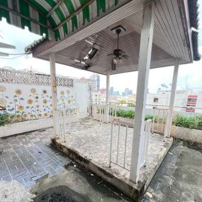 ขายคอนโด เขต ดินแดง ชั้น 10 พื้นที่ใช้สอย 109.73 ตร.ม. 1 ห้องโถงขนาดใหญ่ 2 ห้องน้ำ 1 ระเบียง ที่จอดรถส่วนตัว วิวดี โปร่ง ไม่อึดอัด พื้นที่ใช้สอยกว้าง เหมาะทั้งอยู่อาศัยและลงทุน