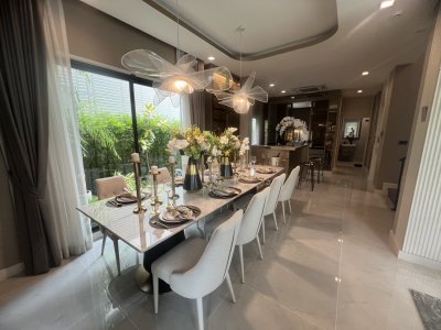 ขายบ้านตัวอย่าง โครงการ Grand Bangkok Boulevard รามอินทรา-วัชรพล พื้นที่ 77.5 ตรว. ใช้สอยได้ 315 ตรม. ใกล้ทางด่วน จตุโชติ เดินทางสะดวกโซน เอกมัย-รามอินทรา และห้างมากมาย