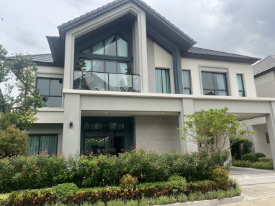 ขายบ้านตัวอย่าง โครงการ Grand Bangkok Boulevard รามอินทรา-วัชรพล พื้นที่ 60.1 ตรว. ใช้สอยได้ 246 ตรม. ใกล้ทางด่วน จตุโชติ เดินทางสะดวกโซน เอกมัย-รามอินทรา และห้างมากมาย