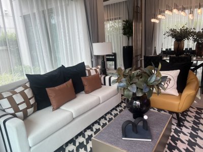 ขายบ้านตัวอย่าง โครงการ Grand Bangkok Boulevard รามอินทรา-วัชรพล พื้นที่ 60.1 ตรว. ใช้สอยได้ 246 ตรม. ใกล้ทางด่วน จตุโชติ เดินทางสะดวกโซน เอกมัย-รามอินทรา และห้างมากมาย