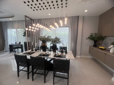 ขายบ้านตัวอย่าง โครงการ Grand Bangkok Boulevard รามอินทรา-วัชรพล พื้นที่ 60.1 ตรว. ใช้สอยได้ 246 ตรม. ใกล้ทางด่วน จตุโชติ เดินทางสะดวกโซน เอกมัย-รามอินทรา และห้างมากมาย