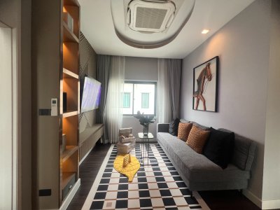 ขายบ้านตัวอย่าง โครงการ Grand Bangkok Boulevard รามอินทรา-วัชรพล พื้นที่ 60.1 ตรว. ใช้สอยได้ 246 ตรม. ใกล้ทางด่วน จตุโชติ เดินทางสะดวกโซน เอกมัย-รามอินทรา และห้างมากมาย