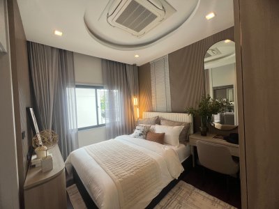 ขายบ้านตัวอย่าง โครงการ Grand Bangkok Boulevard รามอินทรา-วัชรพล พื้นที่ 60.1 ตรว. ใช้สอยได้ 246 ตรม. ใกล้ทางด่วน จตุโชติ เดินทางสะดวกโซน เอกมัย-รามอินทรา และห้างมากมาย