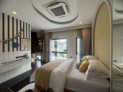 ขายบ้านตัวอย่าง โครงการ Grand Bangkok Boulevard รามอินทรา-วัชรพล พื้นที่ 60.1 ตรว. ใช้สอยได้ 246 ตรม. ใกล้ทางด่วน จตุโชติ เดินทางสะดวกโซน เอกมัย-รามอินทรา และห้างมากมาย