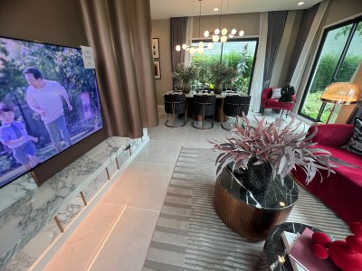 ขายบ้านตัวอย่าง โครงการ Grand Bangkok Boulevard รามอินทรา-วัชรพล พื้นที่ 60.8 ตรว. ใช้สอยได้ 232 ตรม. ใกล้ทางด่วน จตุโชติ เดินทางสะดวกโซน เอกมัย-รามอินทรา และห้างมากมาย
