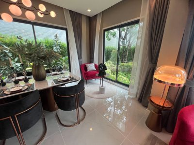 ขายบ้านตัวอย่าง โครงการ Grand Bangkok Boulevard รามอินทรา-วัชรพล พื้นที่ 60.8 ตรว. ใช้สอยได้ 232 ตรม. ใกล้ทางด่วน จตุโชติ เดินทางสะดวกโซน เอกมัย-รามอินทรา และห้างมากมาย