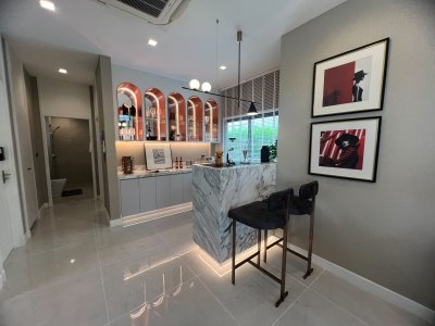 ขายบ้านตัวอย่าง โครงการ Grand Bangkok Boulevard รามอินทรา-วัชรพล พื้นที่ 60.8 ตรว. ใช้สอยได้ 232 ตรม. ใกล้ทางด่วน จตุโชติ เดินทางสะดวกโซน เอกมัย-รามอินทรา และห้างมากมาย