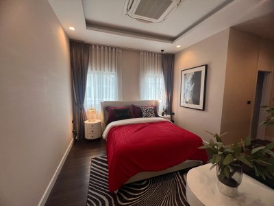 ขายบ้านตัวอย่าง โครงการ Grand Bangkok Boulevard รามอินทรา-วัชรพล พื้นที่ 60.8 ตรว. ใช้สอยได้ 232 ตรม. ใกล้ทางด่วน จตุโชติ เดินทางสะดวกโซน เอกมัย-รามอินทรา และห้างมากมาย