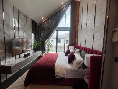 ขายบ้านตัวอย่าง โครงการ Grand Bangkok Boulevard รามอินทรา-วัชรพล พื้นที่ 60.8 ตรว. ใช้สอยได้ 232 ตรม. ใกล้ทางด่วน จตุโชติ เดินทางสะดวกโซน เอกมัย-รามอินทรา และห้างมากมาย