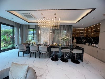 ขายบ้านตัวอย่าง โครงการ Grand Bangkok Boulevard Signature รามอินทรา-วัชรพล พื้นที่ 154.5 ตรว. ใช้สอยได้ 439 ตรม. ใกล้ทางด่วน จตุโชติ เดินทางสะดวกโซน เอกมัย-รามอินทรา และห้างมากมาย