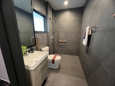 ขายบ้านตัวอย่าง โครงการ Grand Bangkok Boulevard Signature รามอินทรา-วัชรพล พื้นที่ 154.5 ตรว. ใช้สอยได้ 439 ตรม. ใกล้ทางด่วน จตุโชติ เดินทางสะดวกโซน เอกมัย-รามอินทรา และห้างมากมาย