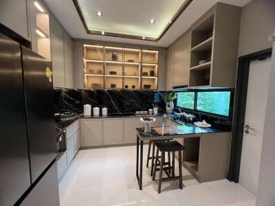 ขายบ้านตัวอย่าง โครงการ Grand Bangkok Boulevard Signature รามอินทรา-วัชรพล พื้นที่ 154.5 ตรว. ใช้สอยได้ 439 ตรม. ใกล้ทางด่วน จตุโชติ เดินทางสะดวกโซน เอกมัย-รามอินทรา และห้างมากมาย
