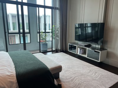 ขายบ้านตัวอย่าง โครงการ Grand Bangkok Boulevard Signature รามอินทรา-วัชรพล พื้นที่ 154.5 ตรว. ใช้สอยได้ 439 ตรม. ใกล้ทางด่วน จตุโชติ เดินทางสะดวกโซน เอกมัย-รามอินทรา และห้างมากมาย