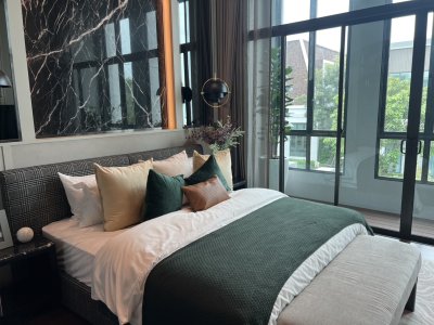 ขายบ้านตัวอย่าง โครงการ Grand Bangkok Boulevard Signature รามอินทรา-วัชรพล พื้นที่ 154.5 ตรว. ใช้สอยได้ 439 ตรม. ใกล้ทางด่วน จตุโชติ เดินทางสะดวกโซน เอกมัย-รามอินทรา และห้างมากมาย
