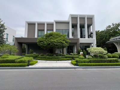 ขายบ้านตัวอย่าง โครงการ Grand Bangkok Boulevard Signature รามอินทรา-วัชรพล พื้นที่ 154.5 ตรว. ใช้สอยได้ 439 ตรม. ใกล้ทางด่วน จตุโชติ เดินทางสะดวกโซน เอกมัย-รามอินทรา และห้างมากมาย