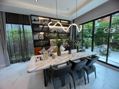 ขายบ้านตัวอย่าง โครงการ Grand Bangkok Boulevard Signature รามอินทรา-วัชรพล พื้นที่ 137.7 ตรว. ใช้สอยได้ 391 ตรม. ใกล้ทางด่วน จตุโชติ เดินทางสะดวกโซน เอกมัย-รามอินทรา และห้างมากมาย