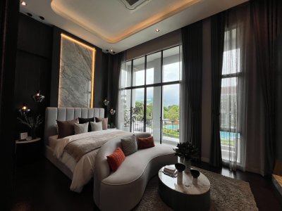 ขายบ้านตัวอย่าง โครงการ Grand Bangkok Boulevard Signature รามอินทรา-วัชรพล พื้นที่ 137.7 ตรว. ใช้สอยได้ 391 ตรม. ใกล้ทางด่วน จตุโชติ เดินทางสะดวกโซน เอกมัย-รามอินทรา และห้างมากมาย