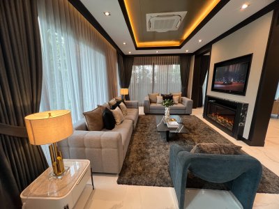 ขายบ้านตัวอย่าง โครงการ Grand Bangkok Boulevard Signature รามอินทรา-วัชรพล พื้นที่ 151.4 ตรว. ใช้สอยได้ 516 ตรม. ใกล้ทางด่วน จตุโชติ เดินทางสะดวกโซน เอกมัย-รามอินทรา และห้างมากมาย