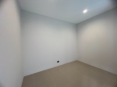 ขายบ้านตัวอย่าง โครงการ Grand Bangkok Boulevard Signature รามอินทรา-วัชรพล พื้นที่ 151.4 ตรว. ใช้สอยได้ 516 ตรม. ใกล้ทางด่วน จตุโชติ เดินทางสะดวกโซน เอกมัย-รามอินทรา และห้างมากมาย