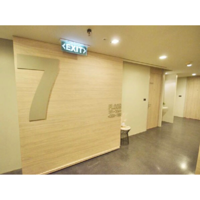 ขาย โรงแรมเพื่อทำธุรกิจ โซนสีลม-สาทร ติด BTS ขนาด 9 ชั้น พื้นที่ใช้สอย 4,900 ตรม. ห้องพัก 109 ห้อง ทำเลดี เดินทางสะดวก สิ่งอำนวยความสะดวกครบครัน