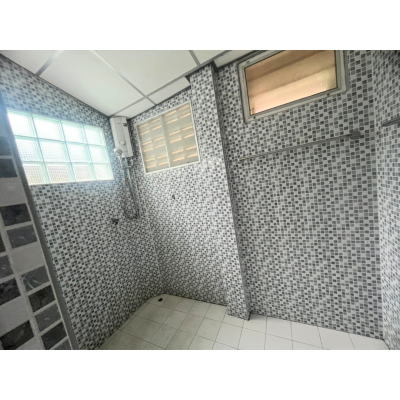 Resort for Sale 3-Star Riverside Property in Khlong Yai District, Trat. Land Size is 3 rai with 1 Rai for parking area can accommodate up to 13 cars. Regularly fully booked with long-stay international guests. Outdoor swimming pool and Quiet, private, and
