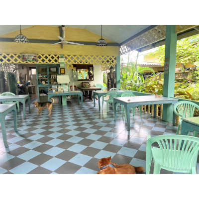 Resort for Sale 3-Star Riverside Property in Khlong Yai District, Trat. Land Size is 3 rai with 1 Rai for parking area can accommodate up to 13 cars. Regularly fully booked with long-stay international guests. Outdoor swimming pool and Quiet, private, and
