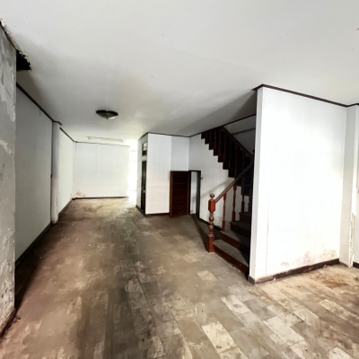 ขายทาวน์เฮ้าส์ 3 ชั้น 28 ตรว. ลาดพร้าว 71 นาคนิวาส ทำเลทอง ราคาต่ำกว่าตลาด