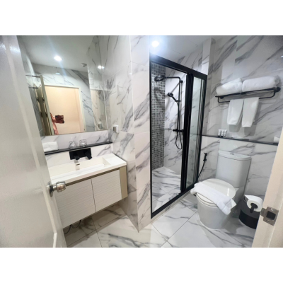 ขาย โรงแรม 5 ดาว เพื่อทำธุรกิจ ถนน ติวานนท์ ขนาด 34 ชั้น พื้นที่ใช้สอย 7,700 ตรม. ห้องพัก 197 ห้อง ห้องอเนกประสงค์ 3 ห้อง ทำเลดี เดินทางสะดวก สิ่งอำนวยความสะดวกครบครัน