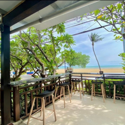 ขายอสังหาฯ โรงแรมหรูระดับ 4 ดาว ติดทะเล ทำเลศักยภาพ “หาดจอมเทียน พัทยา” พร้อมใบอนุญาตประกอบกิจการโรงแรม     โรงแรมสูง 5 ชั้น 2 อาคาร ขนาดที่ดิน: 1 ไร่ 3 งาน 91 ตารางวา พร้อมห้องพักวิวทะเลจำนวนมาก     รองรับทั้งลูกค้าทัวร์ FIT กรุ๊ปสัมมนา และ Long Stay ได้