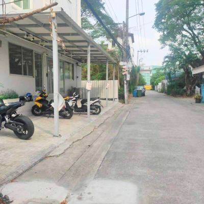 ขาย อพาร์ทเม้นท์ทั้งตึก ถ.ลาดพร้าว ตอนปลาย ขนาด 4 ชั้น 43 ห้อง พื้นที่ 88 ตรว. ทำเลทอง ใกล้ห้างเดอะมอลบางกะปิ และเส้นทางลัด ซอย 87, 101 และ ถ.นวมินทร์