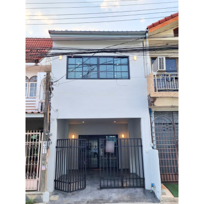 ขาย ทาวน์เฮ้าส์ 2 ชั้น 30 ตรว. ซอยลาดพร้าว 87 ใกล้รถไฟฟ้าสายสีเหลือง เซ็นทรัลอีสต์วิลล์ เลียบด่วน รามอินทรา เพียง 2.99 ล้านบาท