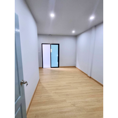 ขาย ทาวน์เฮ้าส์ 2 ชั้น 30 ตรว. ซอยลาดพร้าว 87 ใกล้รถไฟฟ้าสายสีเหลือง เซ็นทรัลอีสต์วิลล์ เลียบด่วน รามอินทรา เพียง 2.99 ล้านบาท