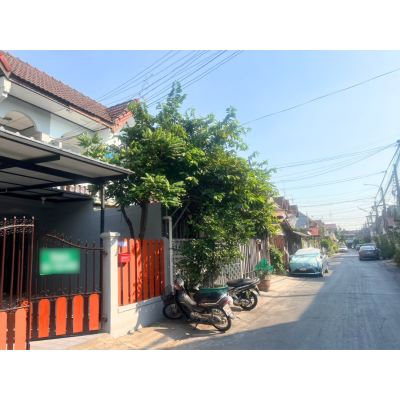 ทาวน์เฮ้าส์ให้เช่า  2 ชั้น 20 ตรว.  ซอย ลาดพร้าว 71 ทำเลทอง  เฟอร์ครบใกล้ BTS เพียง 10 นาที
