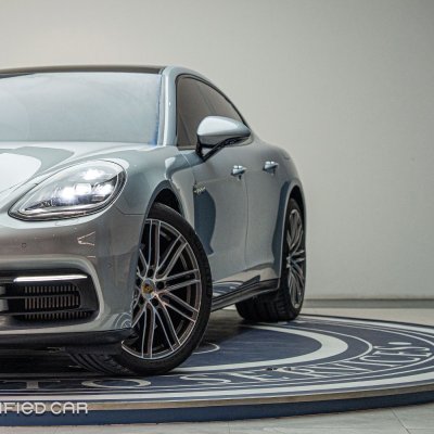 Porsche Panamera 4 E-Hybrid Porsche Panamera 4 E-Hybrid