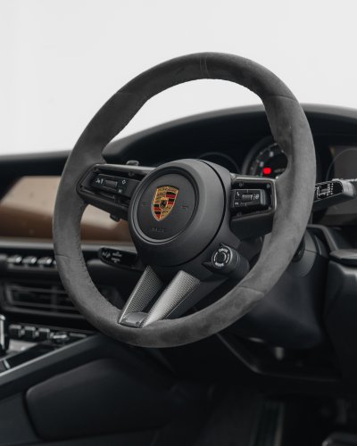 Porsche 911 Carrera GTS (2023)