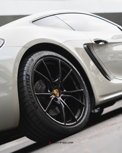 Porsche 718 Cayman (2022)