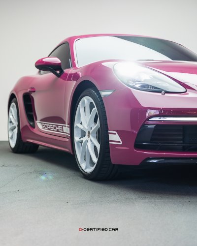 Porsche 718 Cayman (2023)