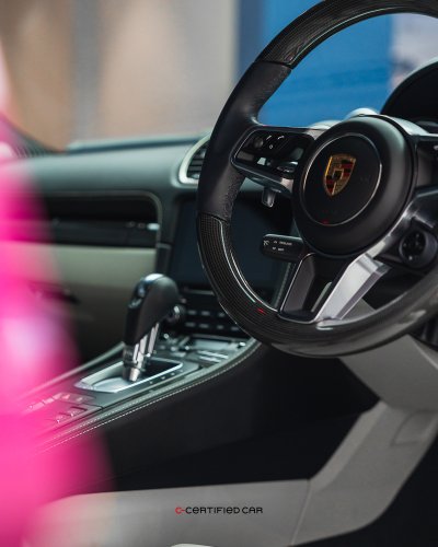 Porsche 718 Cayman (2023)