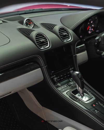 Porsche 718 Cayman (2023)