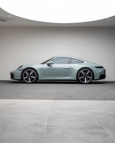 Porsche 911 Carrera (2024)