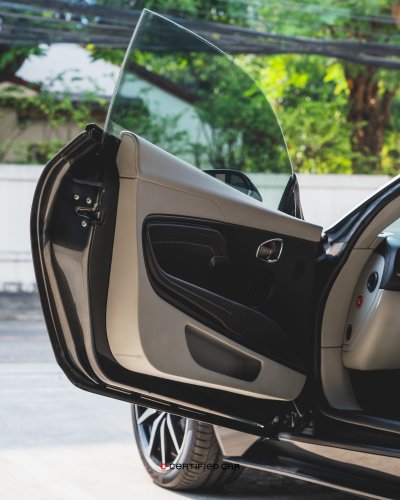 Aston Martin DB11 (2017)