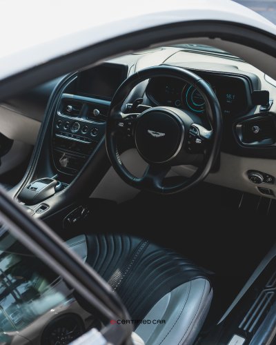 Aston Martin DB11 (2017)