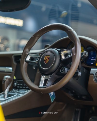 Porsche 911 Carrera (2016)