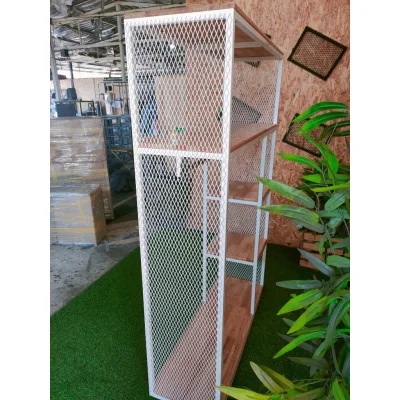 ชั้นวางของพร้อมราวแขวนผ้าปิดข้างตะแกรง