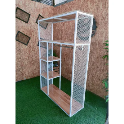 ชั้นวางของพร้อมราวแขวนผ้าปิดข้างตะแกรง